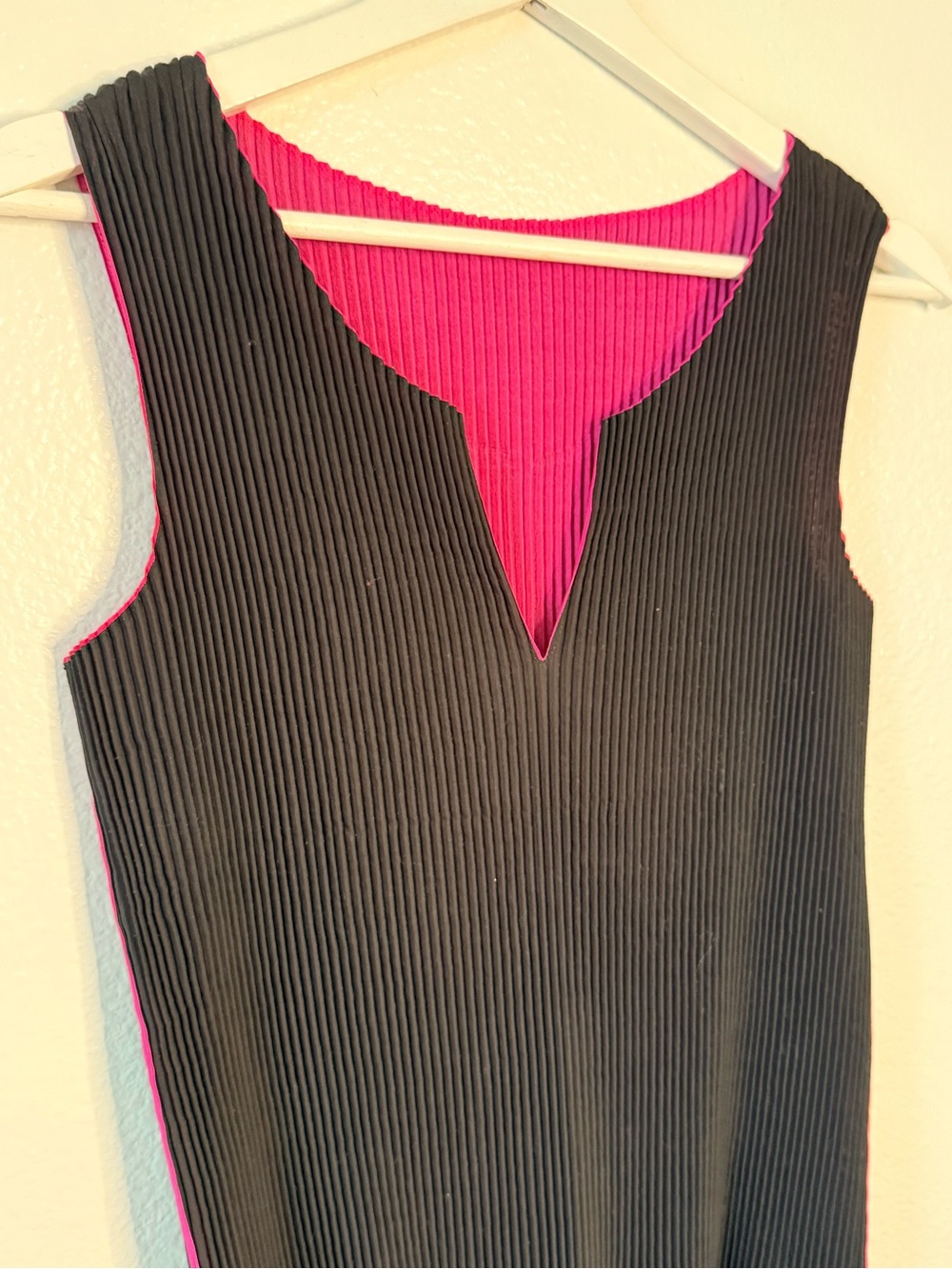 Issey Miyake Black Pleated Sleeveless Top Pink Lined Stretch M Made in Japan - Picture 5 of 15